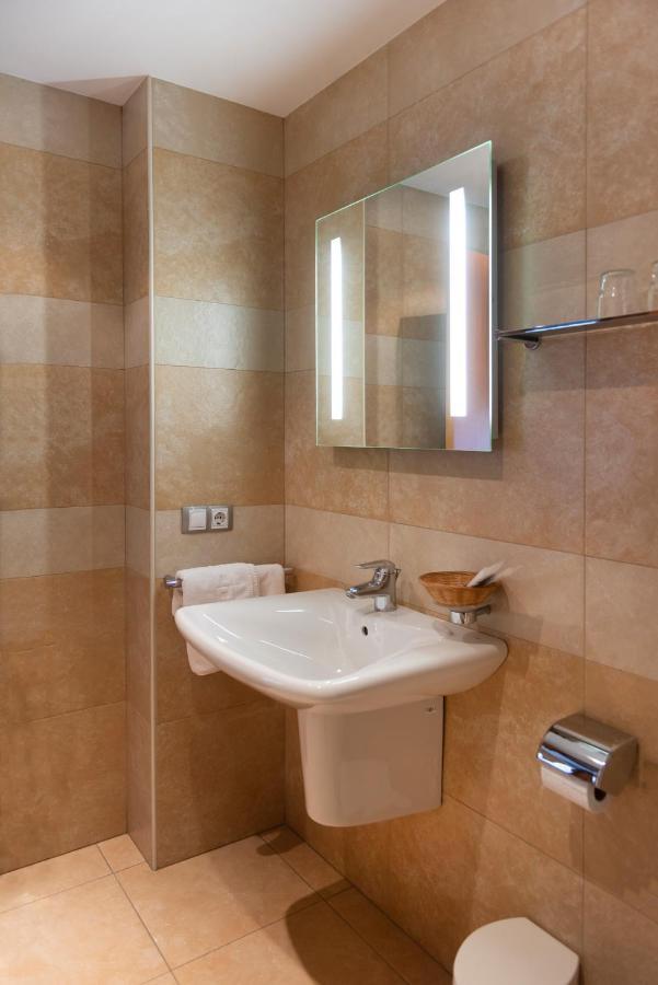 Aparthotel Iceberg Sant Julià de Lòria Buitenkant foto